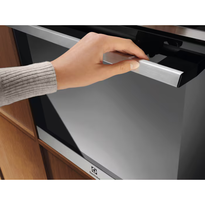 Electrolux ugradbena pećnica rerna EOE8P38X Piroliza pirolitička