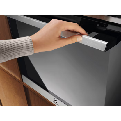 Electrolux ugradbena pećnica rerna EOE8P38X Piroliza pirolitička