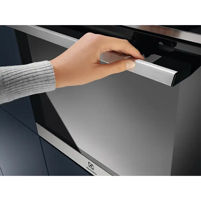 Electrolux ugradbena pećnica rerna EOE7P31X Pirolitička Piroliza